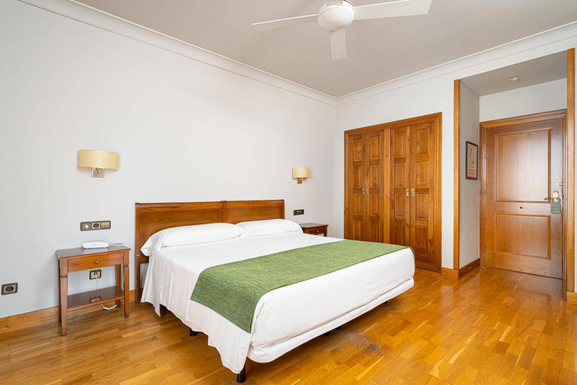 Premium Double or Twin Room,1121718999:JPEG